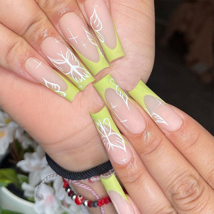 Kunstvolle und kreative Nagelverlängerungen Karnz