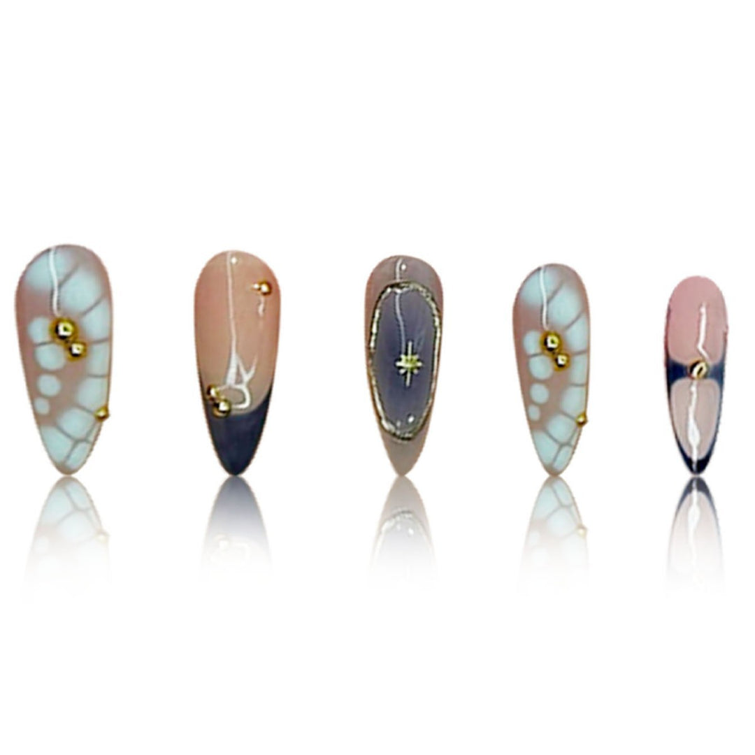 Premium Künstlerische Stiletto Press-On Nägel mit Goldakzenten Karnz