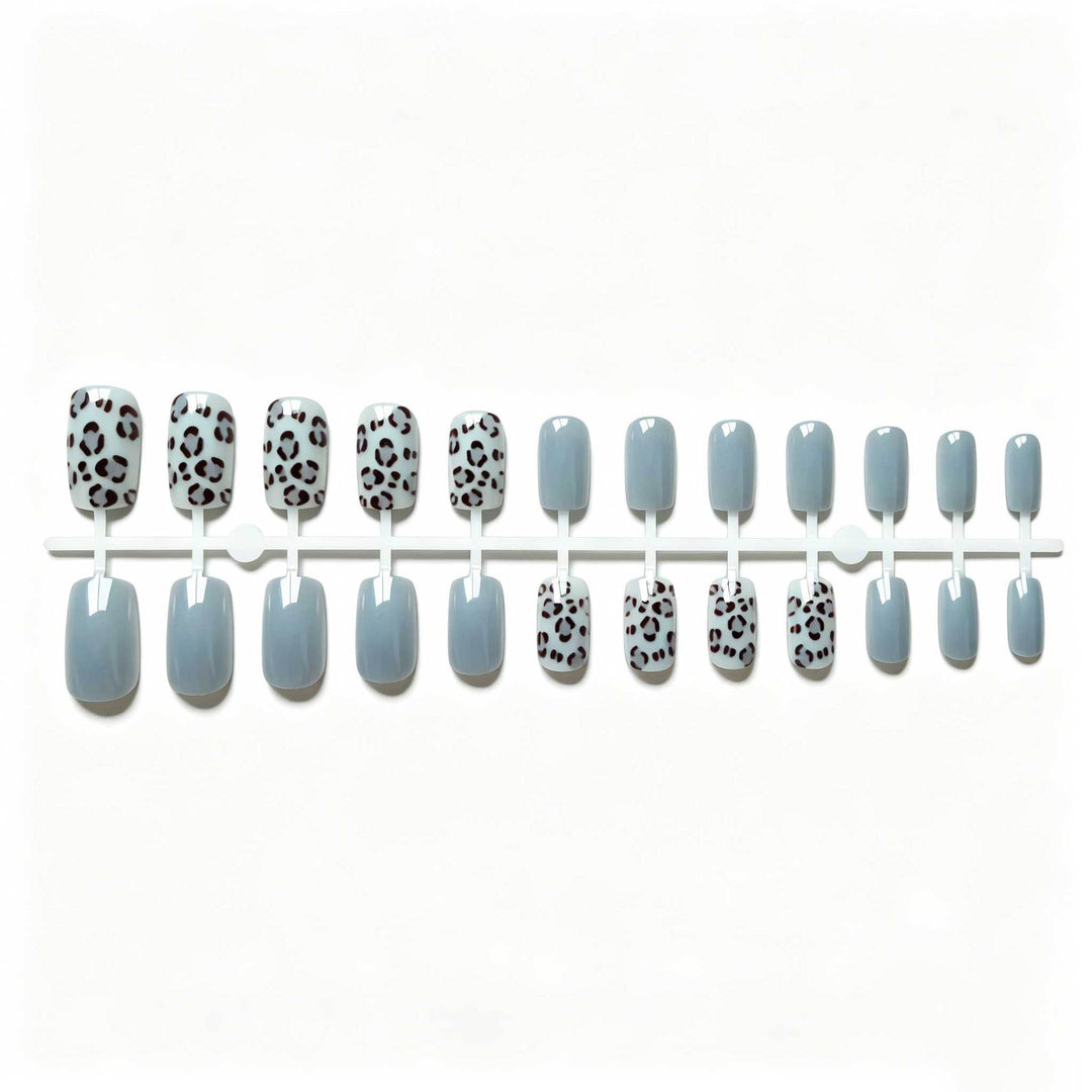 Stilvolles Tierdruck-Nagelkunst