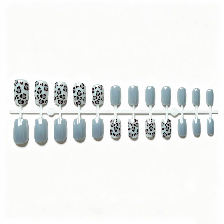 Stilvolles Tierdruck-Nagelkunst