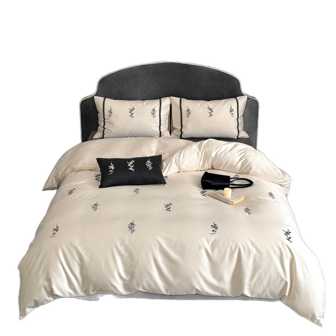Luxuriöses Satin-Bettwäsche-Set mit feiner Blumenstickerei Karnz