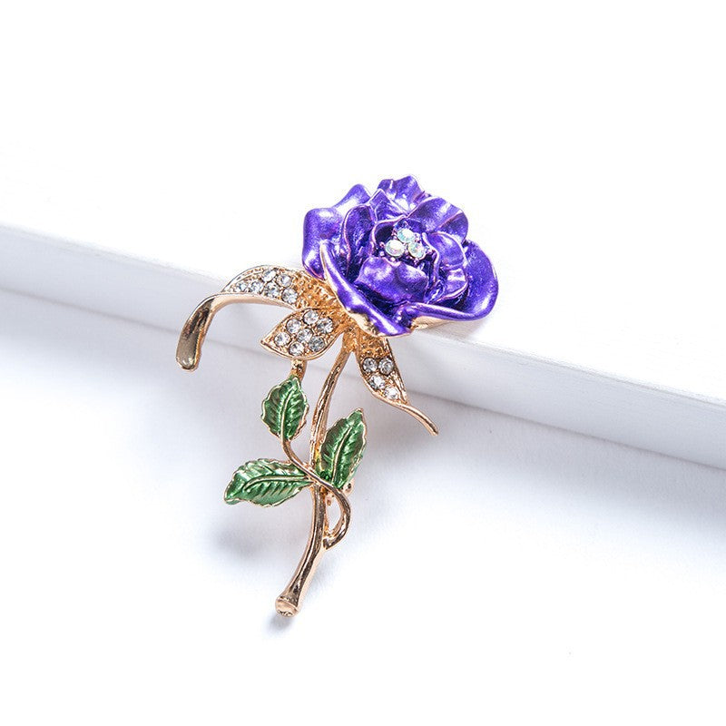 Eleganter Blumenschmuck mit Kristallen Karnz