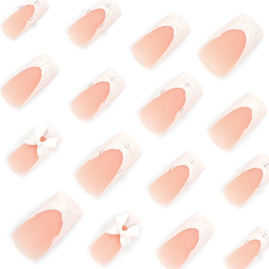 Künstliche Nagelkunst mit Schleifendekor Karnz