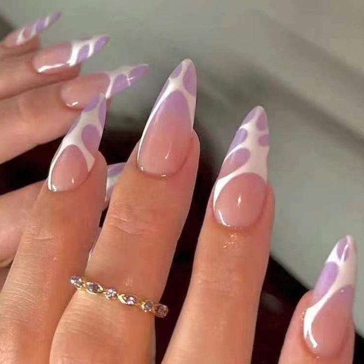 Künstlerische Spitz-Stiletto Press-On Nägel Karnz