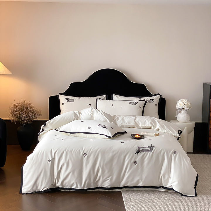 Besticktes Baumwollsatin Bettbezug-Set mit kontrastierendem Paspelrand und Schleifenapplikation