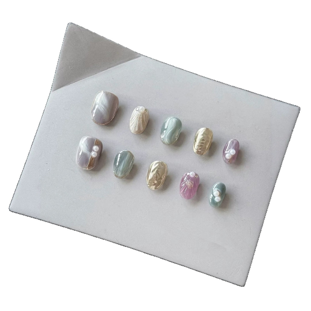Künstlerisches Press-On-Nagelset mit natürlichen Marmor designs
