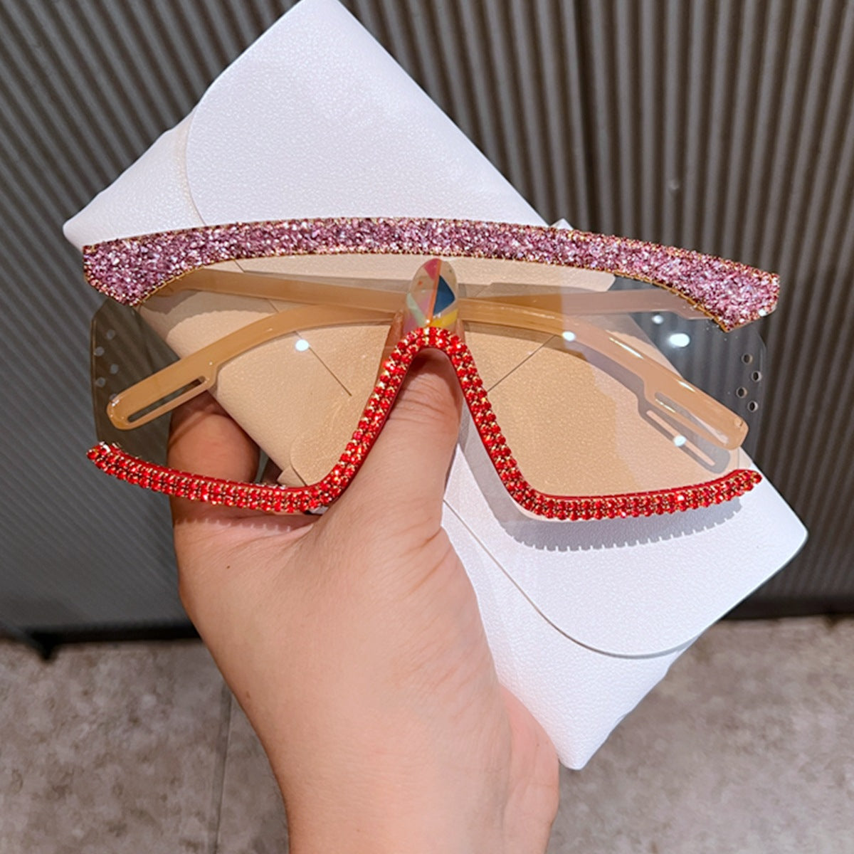 Damen Sonnenbrille mit funkelndem Strassrahmen und modernem Design Karnz
