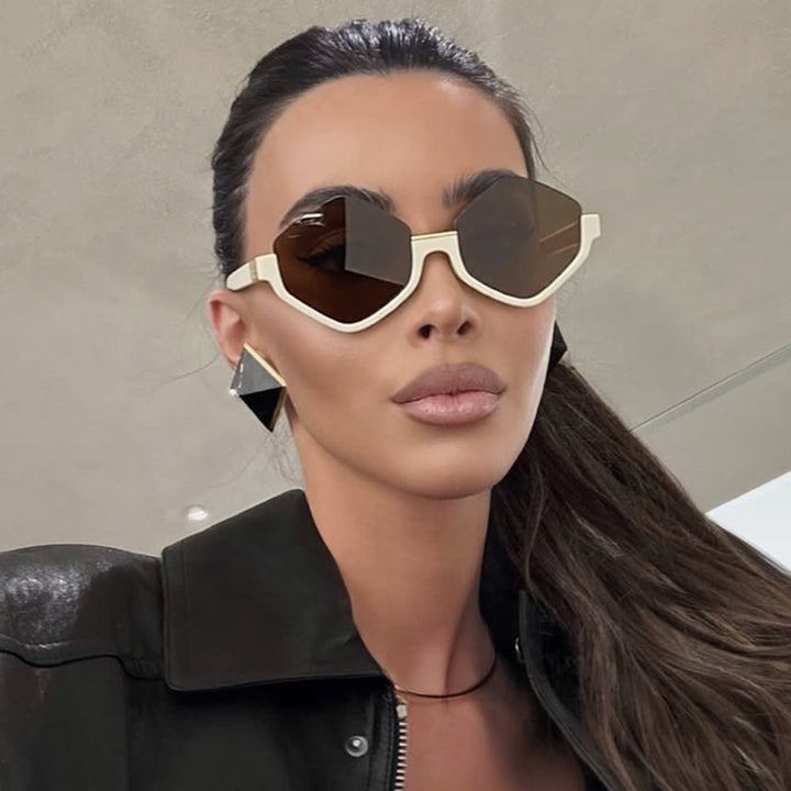 Damen modische Sonnenbrille mit trendy sechseckigem Rahmen und schützenden Gläsern Karnz