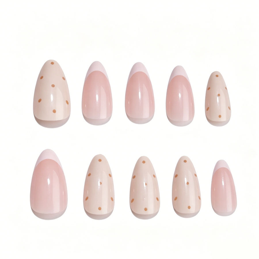 Kunstnagelset mit eleganten Farbverläufen und feinen Punkten Karnz