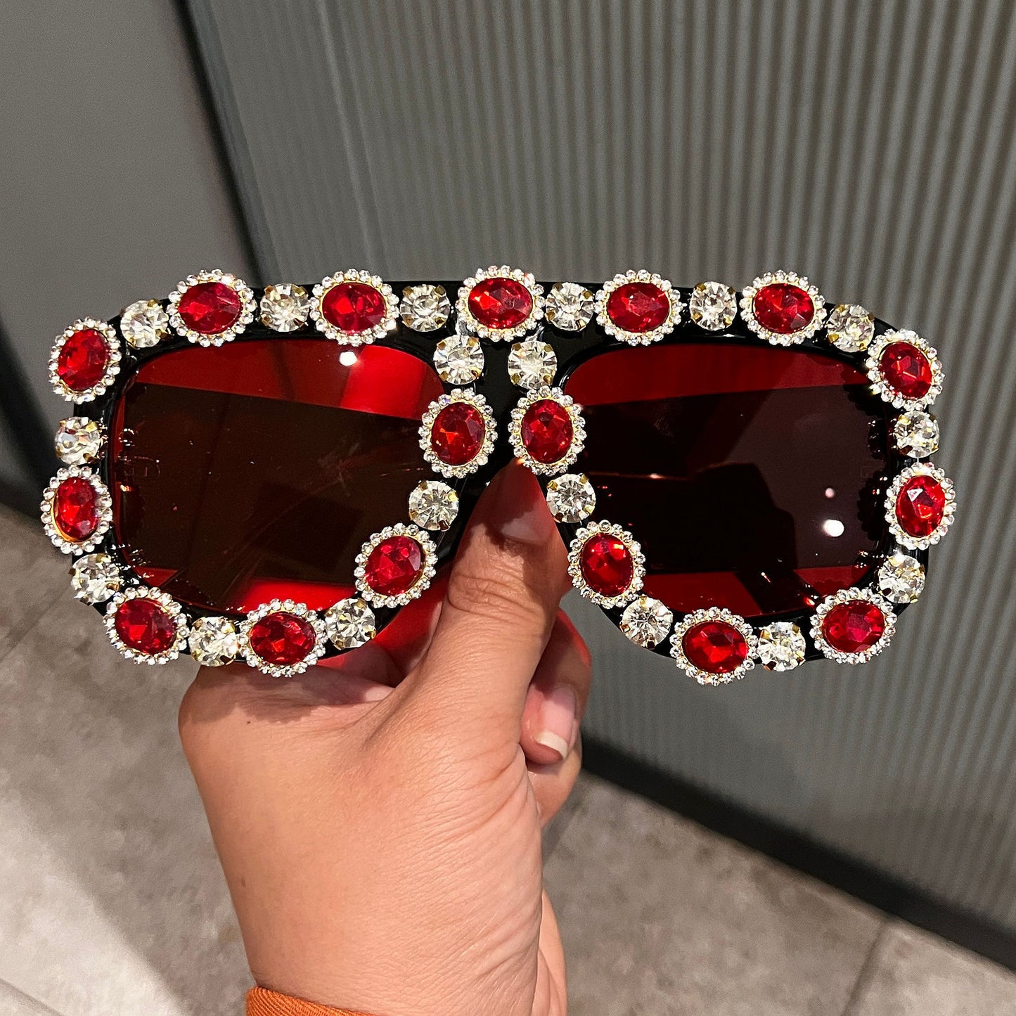 Damen Glamouröse Sonnenbrille mit funkelndem Kristallrahmen Karnz