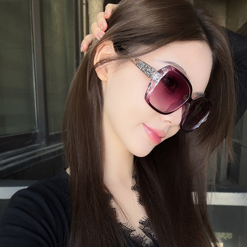 Damen Designer-Sonnenbrille mit glamourösen Akzenten Karnz