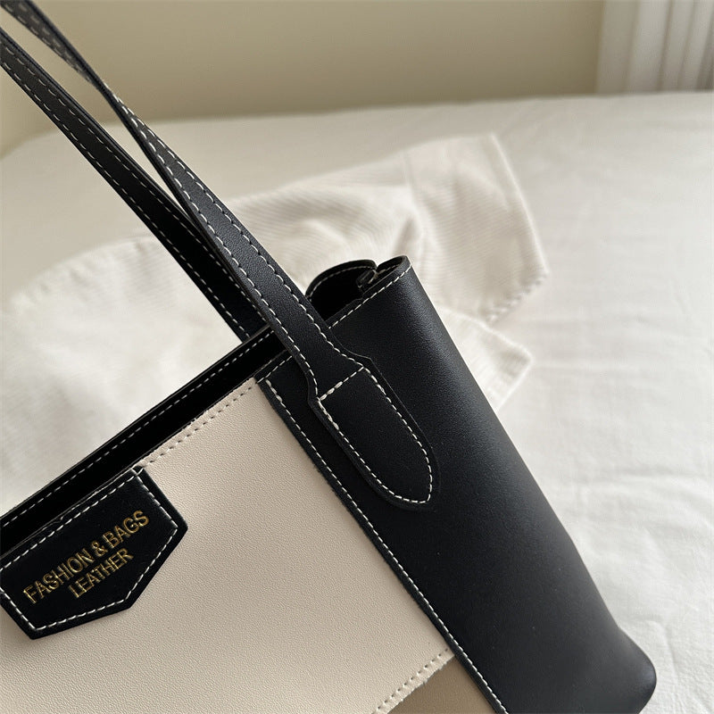Strukturierte Tote-Handtasche mit dekorativem Schal