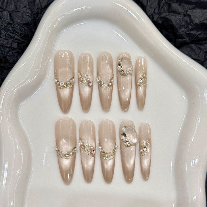 Elegantes Dekoratives Press-On Nagelkunst Set mit Kristallakzenten