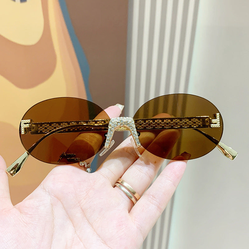 Damen Sonnenbrille mit glitzerndem Rahmen und ovalen Gläsern Karnz
