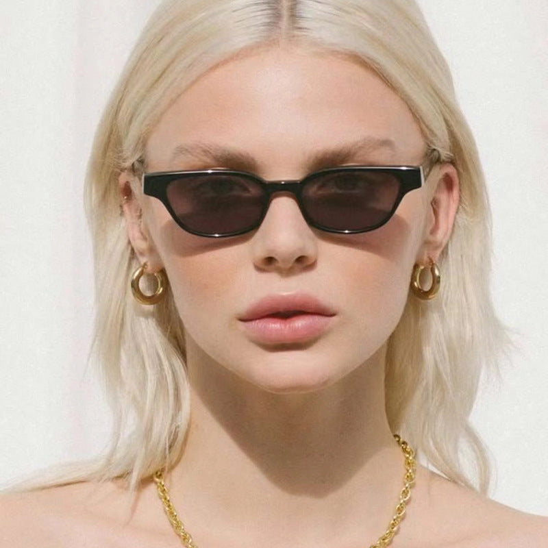 Damen modische Sonnenbrille mit geschwungenem Rahmen und braunen Gläsern Karnz