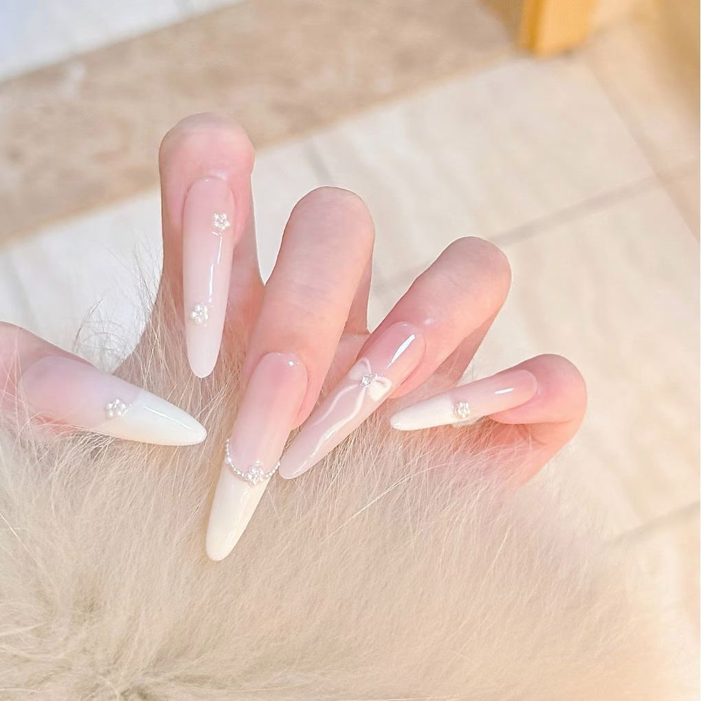 Elegante Stiletto-Nagelerweiterungen