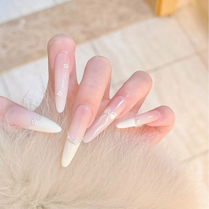 Elegante Stiletto-Nagelerweiterungen