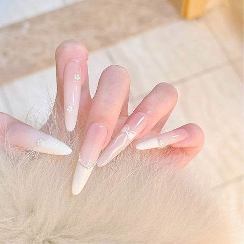 Elegante Stiletto-Nagelerweiterungen
