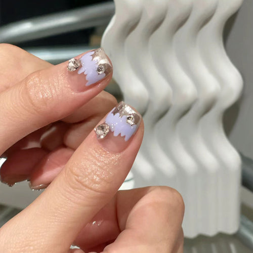 Künstlerisches Press-On-Nagelset mit Blumen- und Herzdesigns Karnz