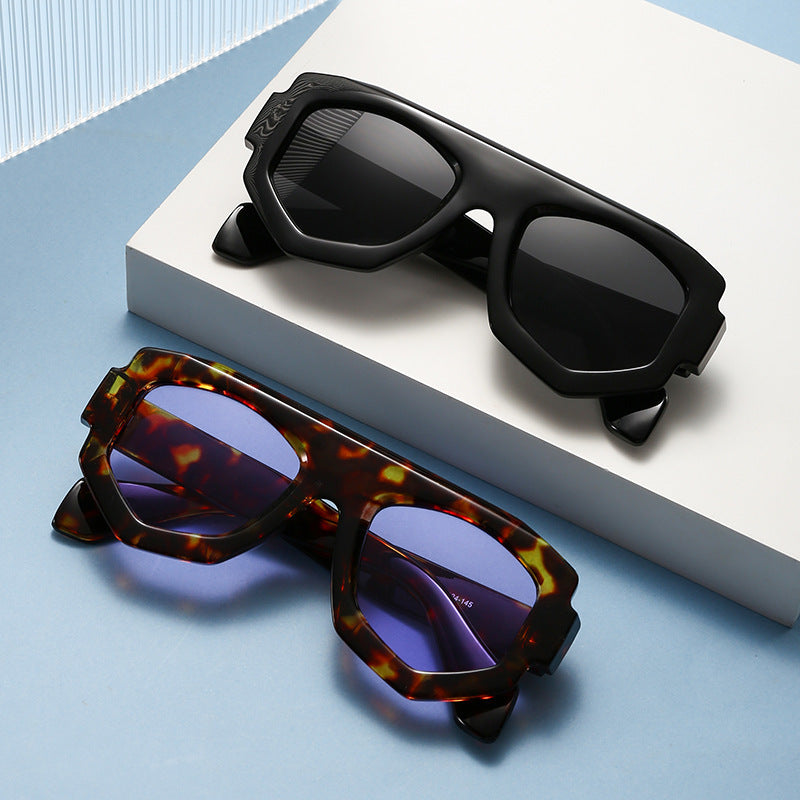 Fette geometrische Schildbrille Karnz