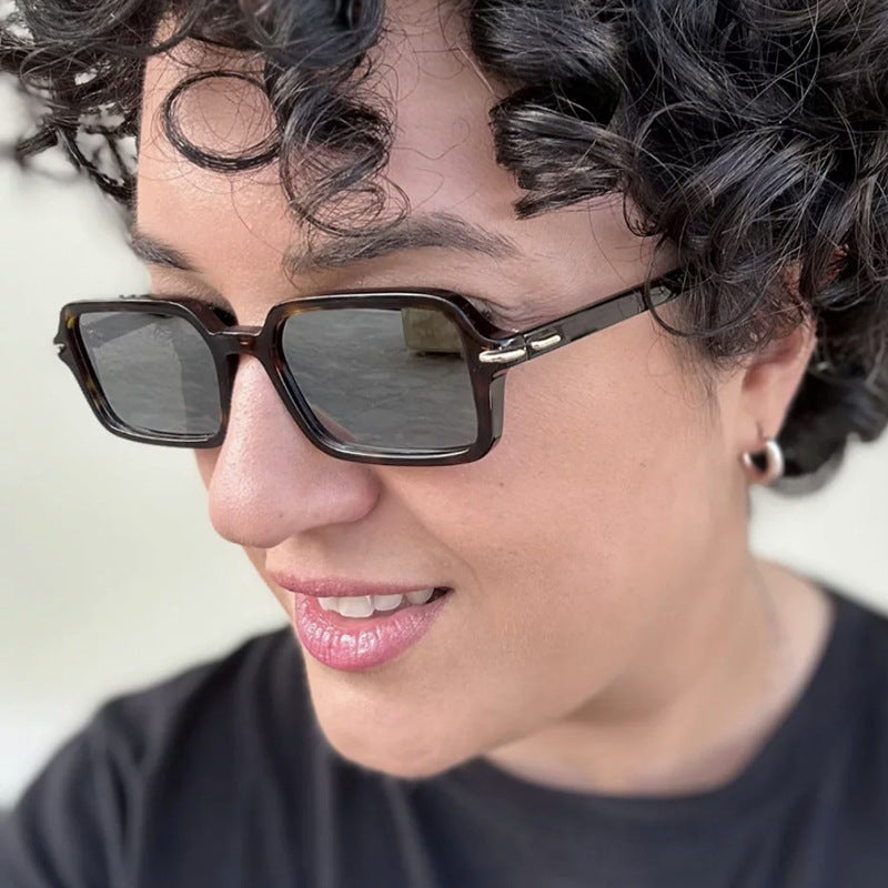 Damen modische quadratische Sonnenbrille mit stilvollem Kunststoffrahmen und blauen Gläsern Karnz