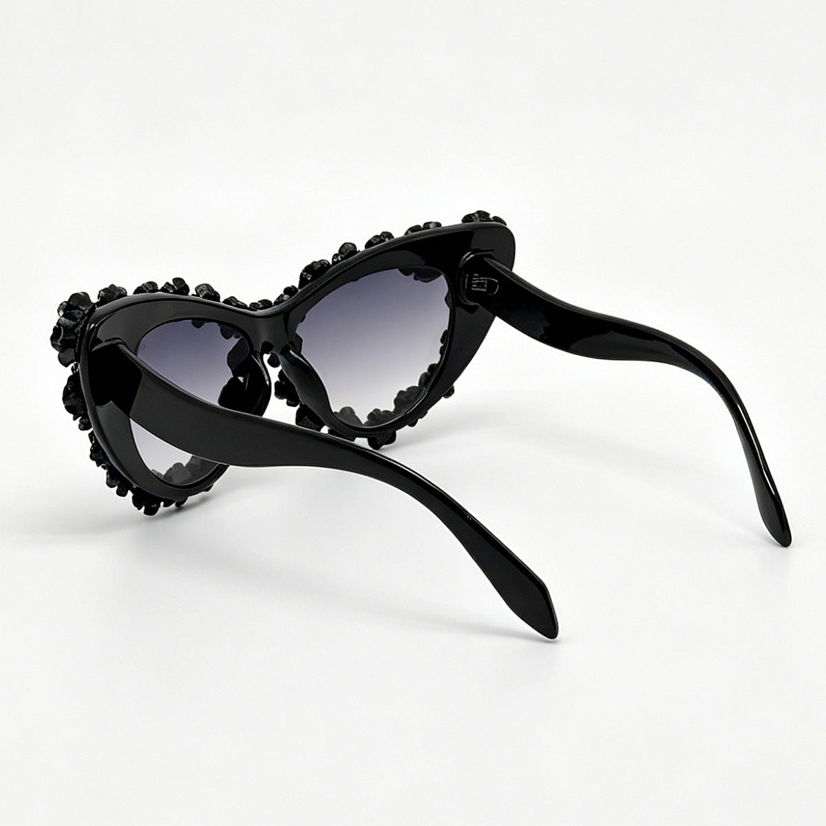 Damen Herzförmige Sonnenbrille mit floraler Applikation Karnz