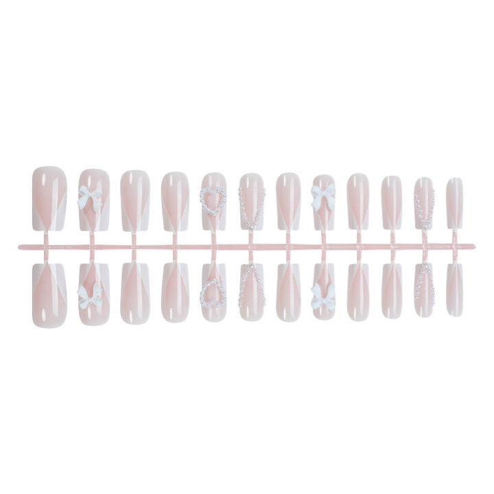 Dekoratives Press-On Nail-Kit mit eleganten Akzenten Karnz