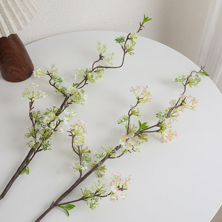 Natürlicher Kunstblütenzweig mit detaillierten Blüten Karnz