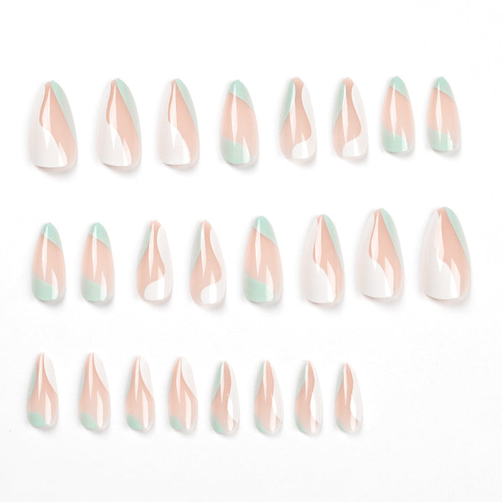 Künstliche Nagelverlängerungen mit stilvollem Design Karnz