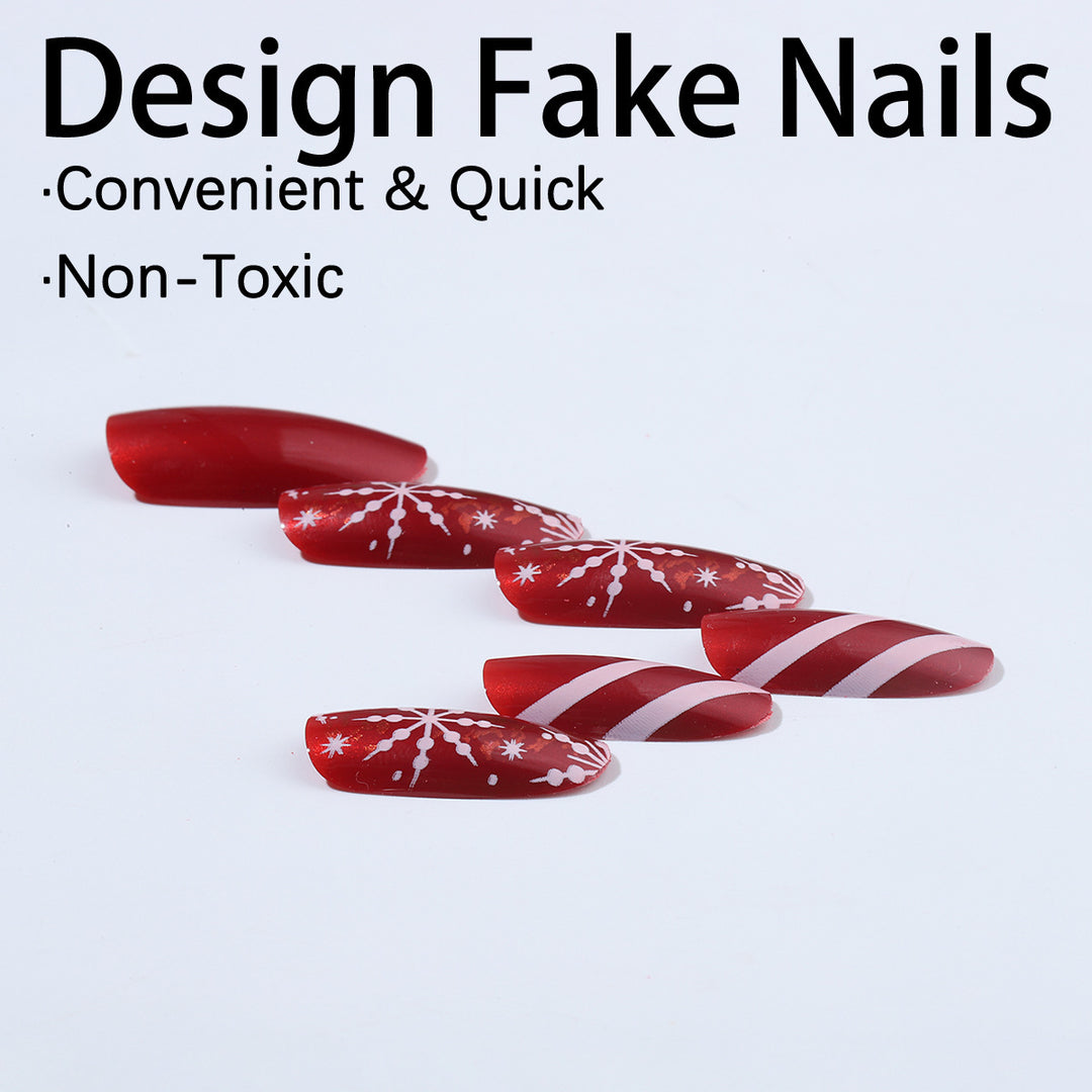 Kreatives Kunstnagelset mit winterlichen Motiven und glamourösem Glitzer Karnz