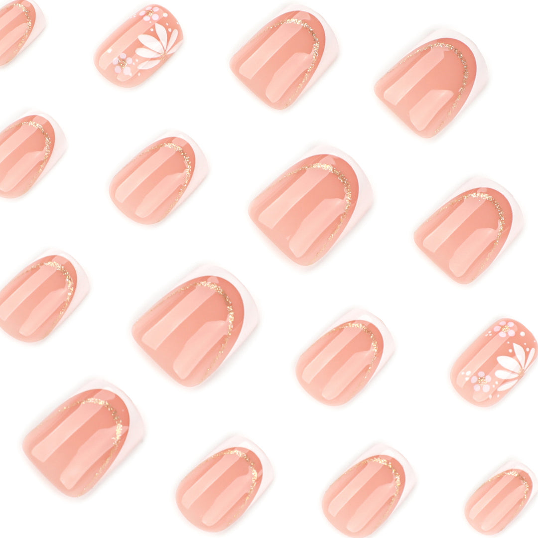 Kunstvolle Nagelverlängerungen mit floralem Design und eleganten Akzenten Karnz