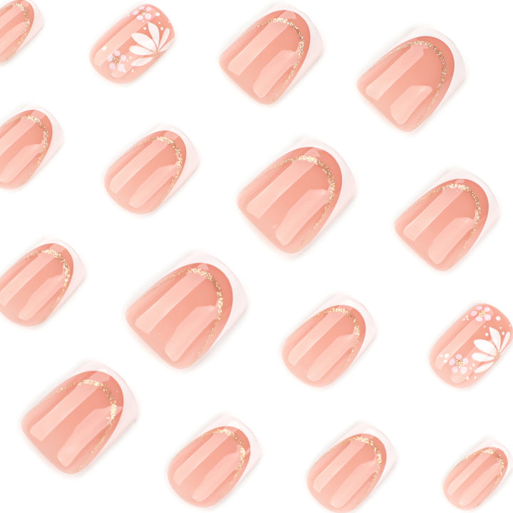 Kunstvolle Nagelverlängerungen mit floralem Design und eleganten Akzenten Karnz