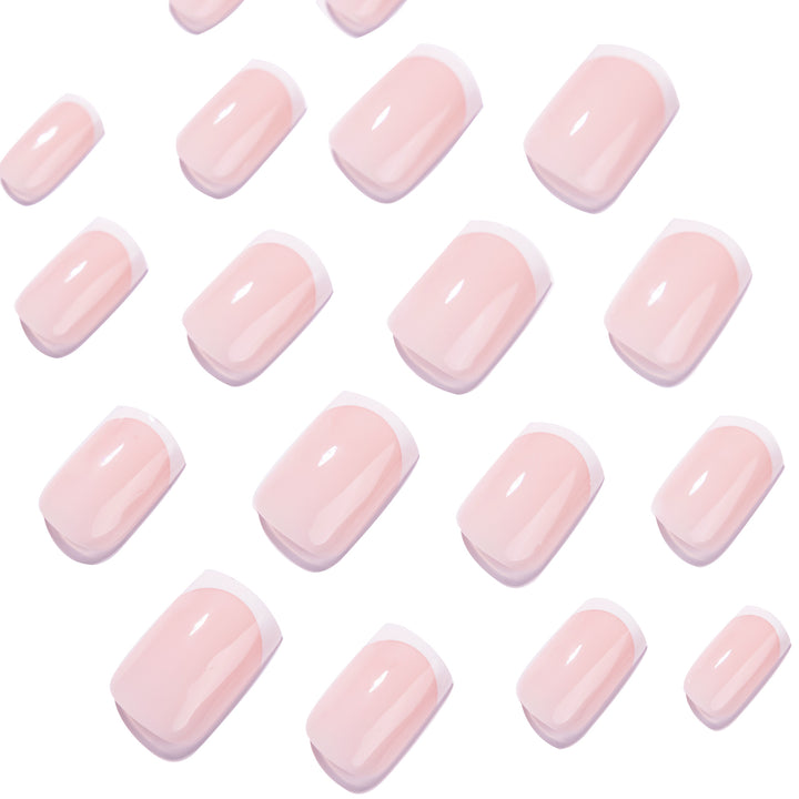 Elegante Hochglanz-Nagelkunst mit französischem Design Karnz