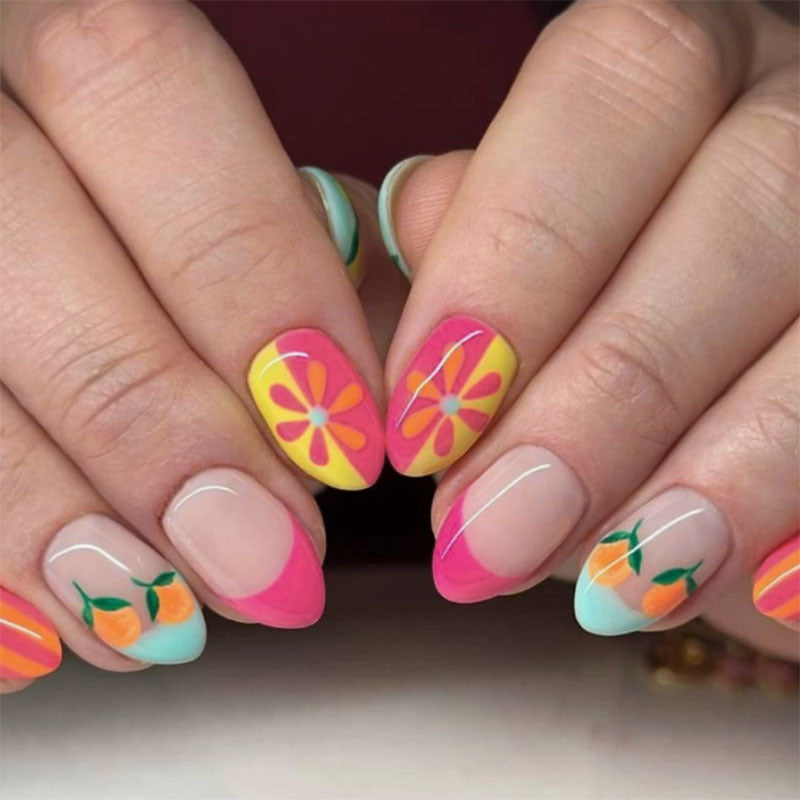 Künstlerisches, blumeninspiriertes Press-On-Nagelset