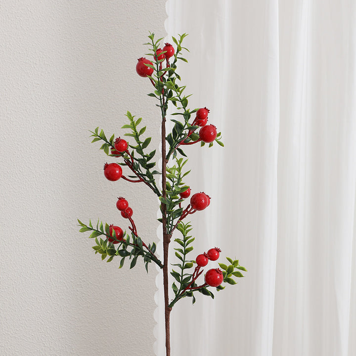 Künstlicher Zweig mit leuchtenden roten Beeren Karnz