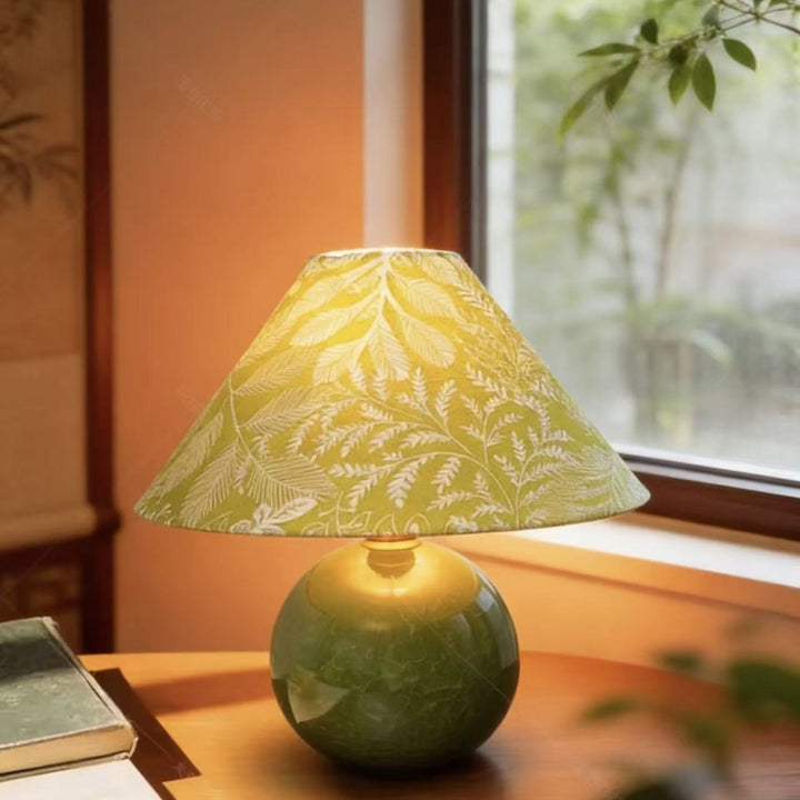 Botanisch gemusterte Tischlampe
