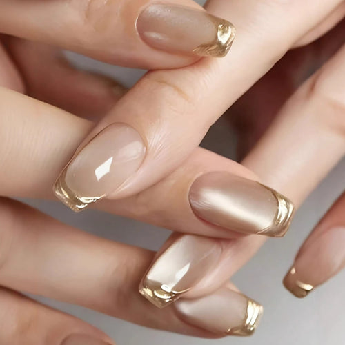 Premium Glänzende Französische Tipp Nagelerweiterungen Karnz
