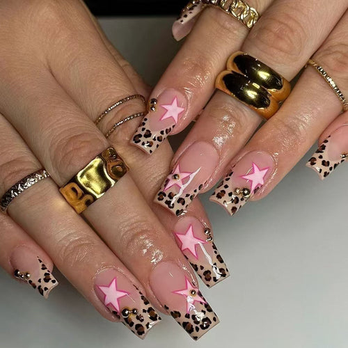 Glamouröse Stern- und Leopardenmuster-Nagelkunst