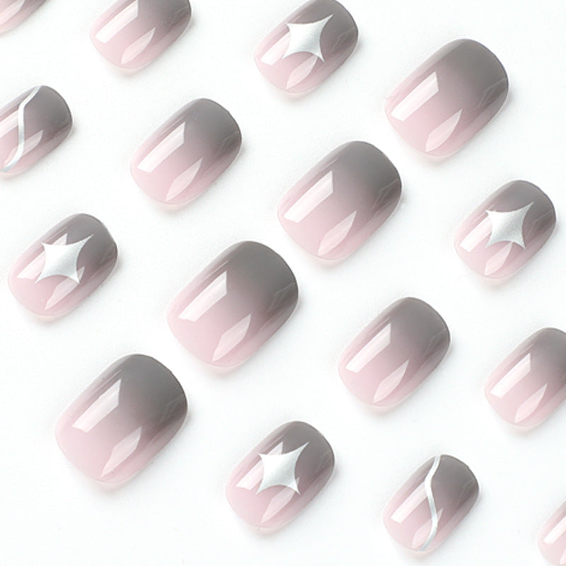 Künstliche Nagelkunst mit elegantem Ombre-Design und reizvollen Akzenten Karnz