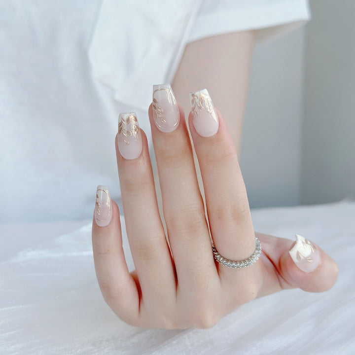 Exquisites Floral Press-On Nail Set