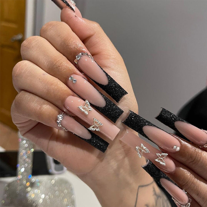 Dekorative Lange Stiletto Press-On Nägel mit Strass-Akzenten Karnz
