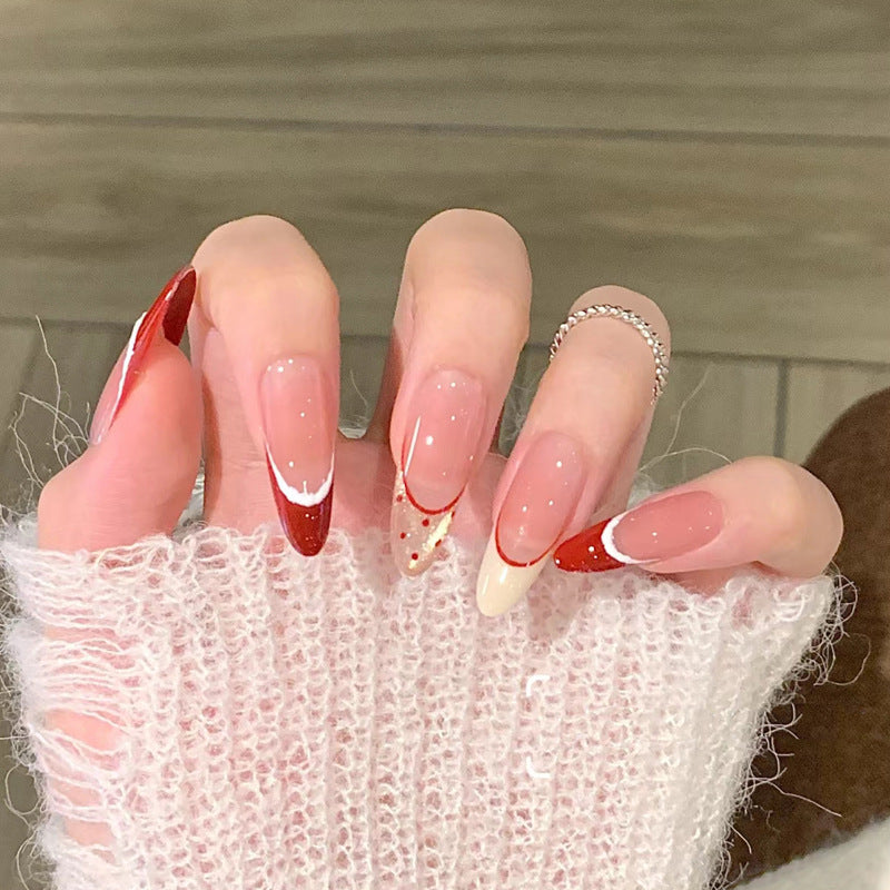 Elegantes Press-On-Nageldesign mit Strassakzenten Karnz