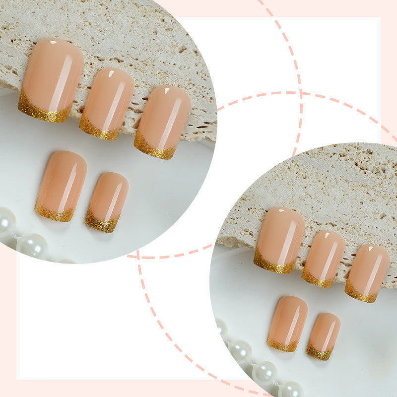 Elegante Press-On Nagelkollektion mit goldenen Akzentdetails Karnz