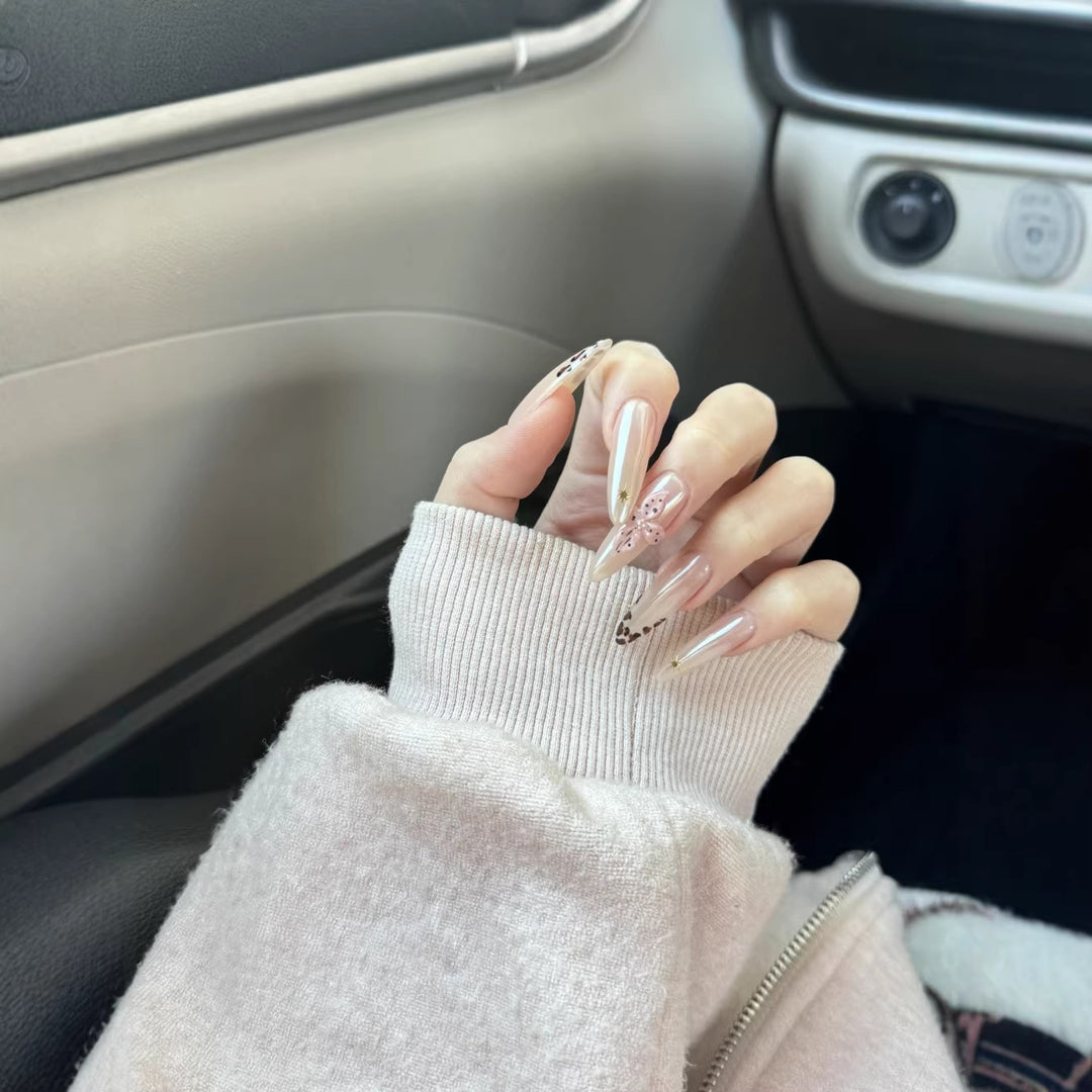 Elegante Press-On Nagelkunst