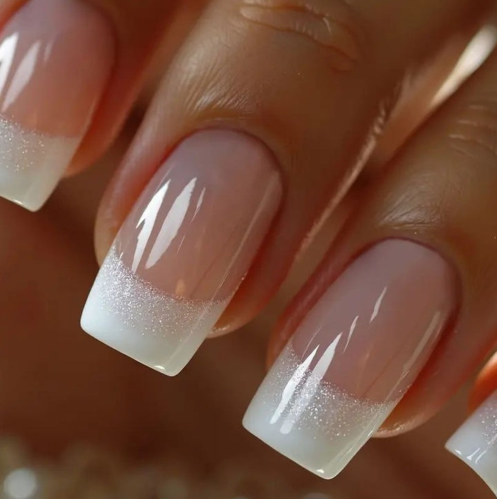 Klassische französische Spitzen-Nagelkunst Karnz
