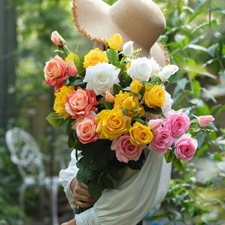 Elegante synthetische Rosenbouquet