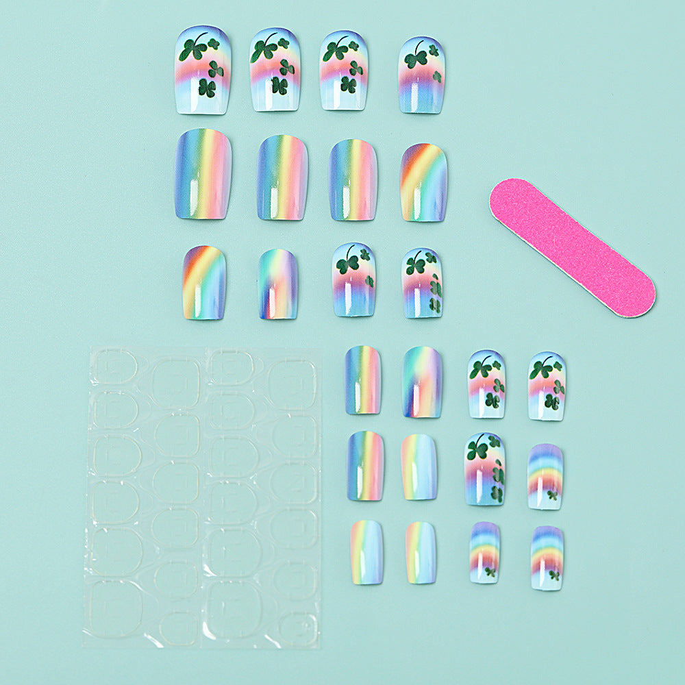 Kunstnägel mit bunten Regenbogen- und Kleeblatt-Designs Karnz