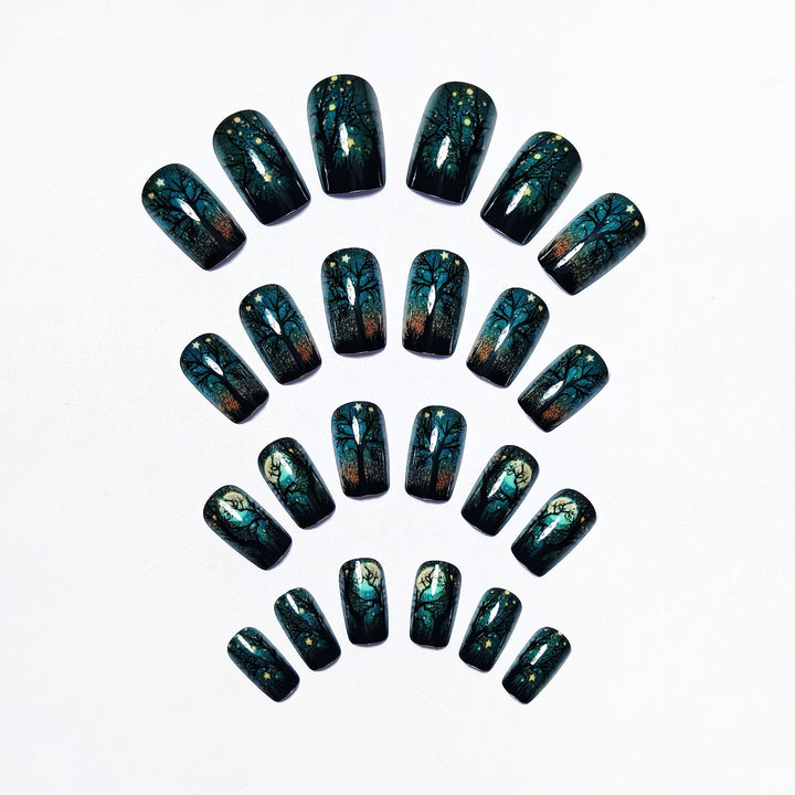 Kreative Kunstnägel mit Midnight Forest Design Karnz