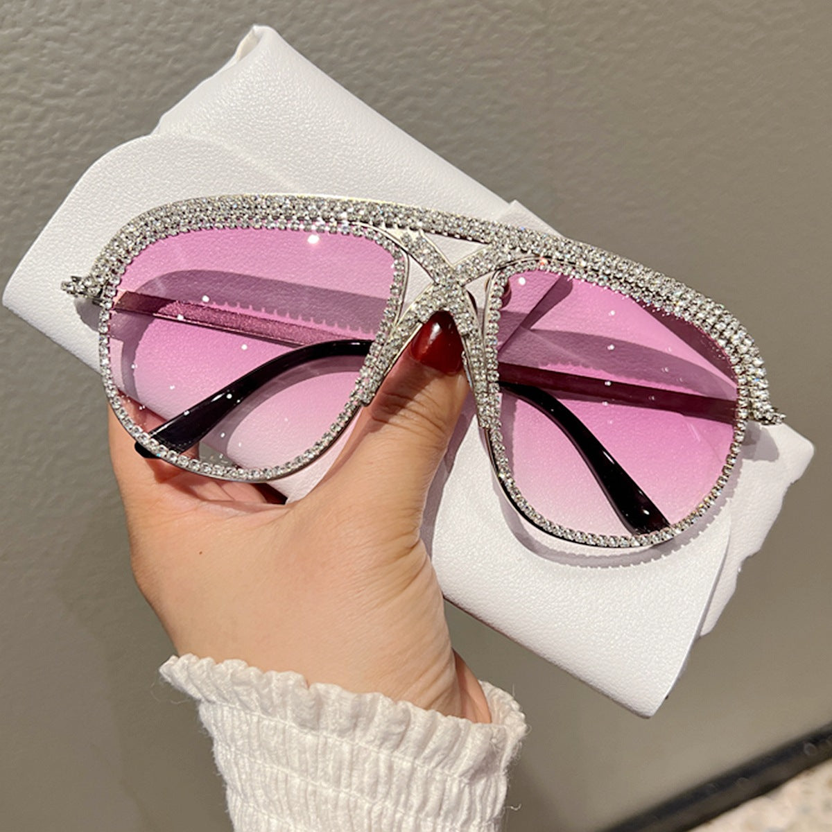 Damen Glamouröse oversized Sonnenbrille mit funkelndem Kristallrahmen Karnz