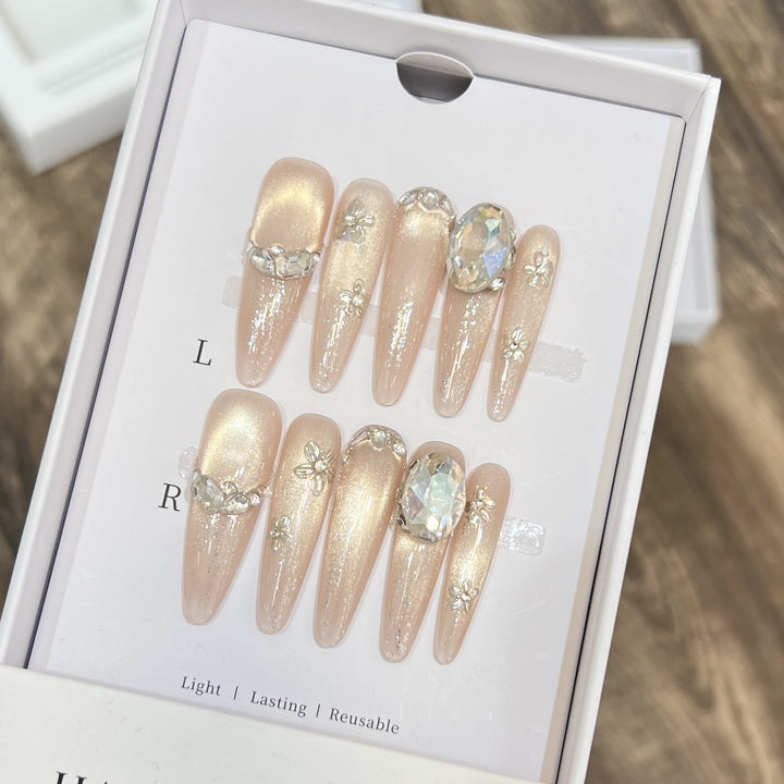 Luxuriöse dekorative Press-On-Nagelspitzen